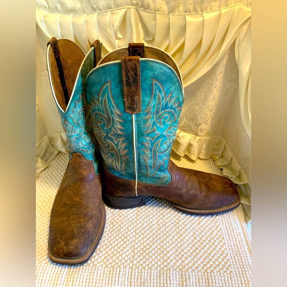 ARIAT